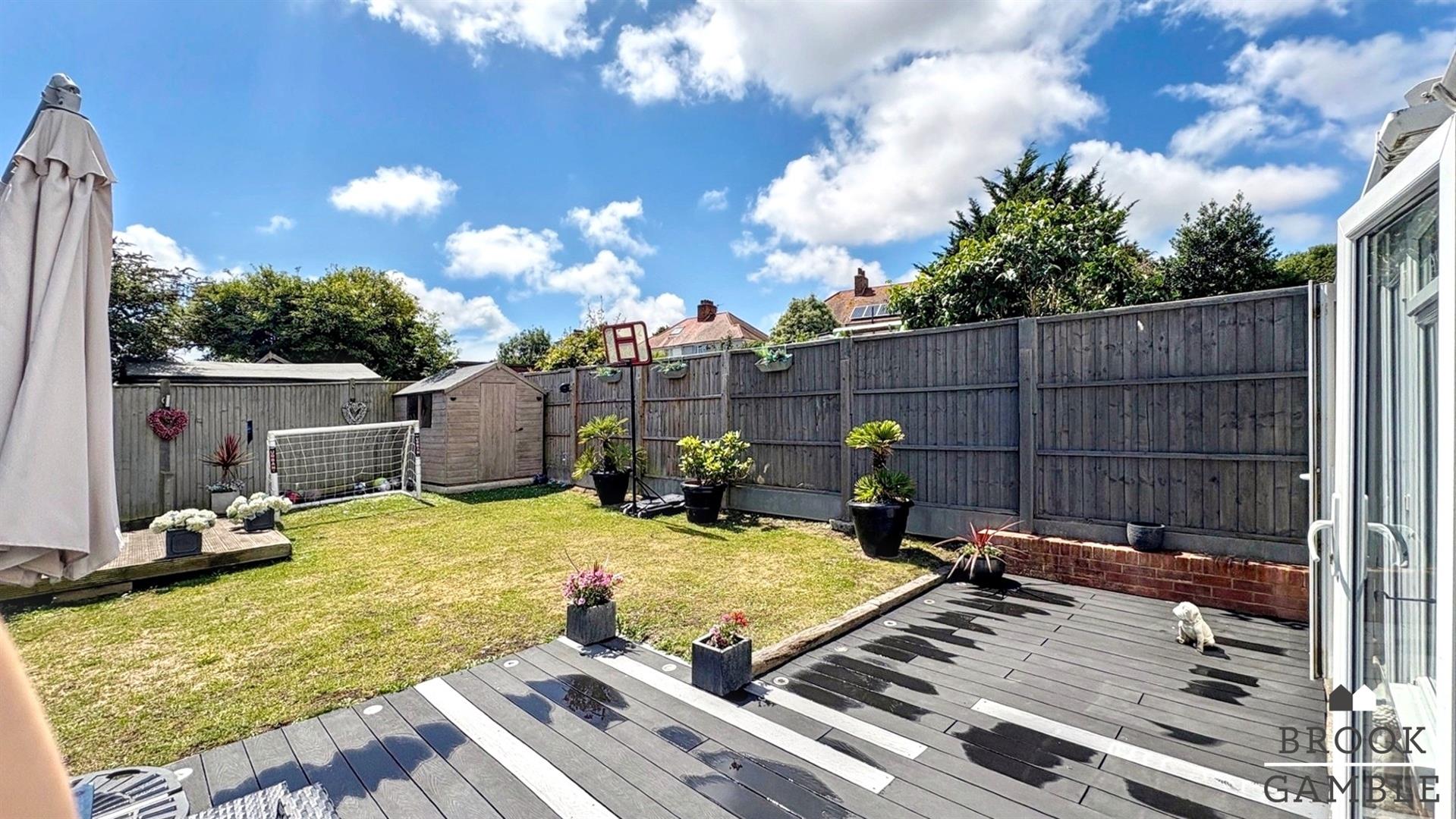 3 Bedroom House. Downs Avenue in Eastbourne, East Sussex 16
